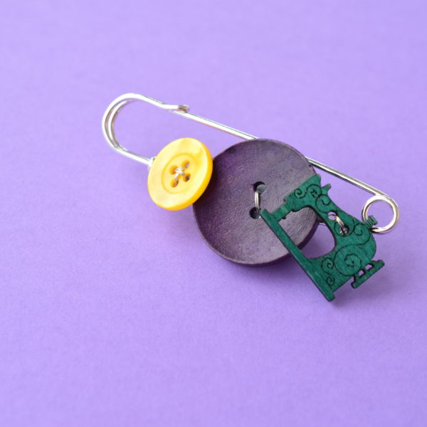 Sewing Machine Large Kilt Pin Brooch