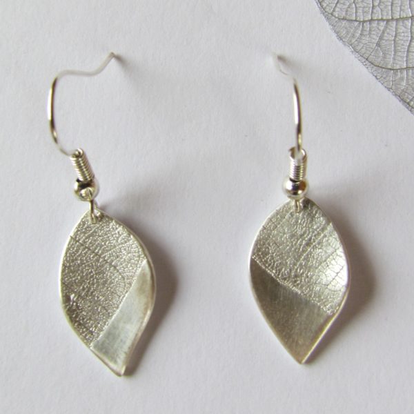 Curved leaf Earrings