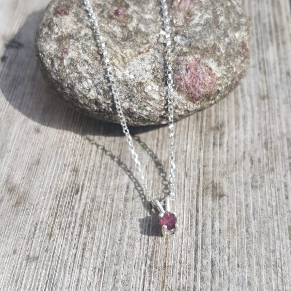 Glenshiel Garnet Necklace