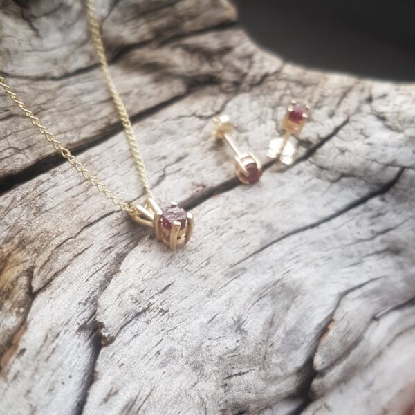 Garnet Gold Pendant and Earrings Set