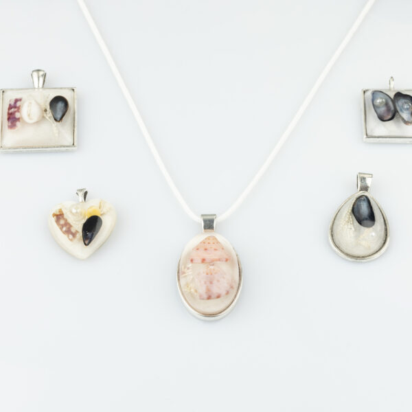 White Shimmer Beach Pendant - Square 2.5 cm - Silver Chain