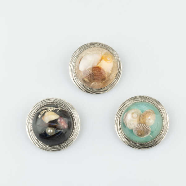 Round Beach Brooch - Black