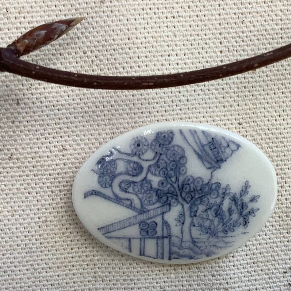 Willow Broadford Bay Oval Ceramic Brooch