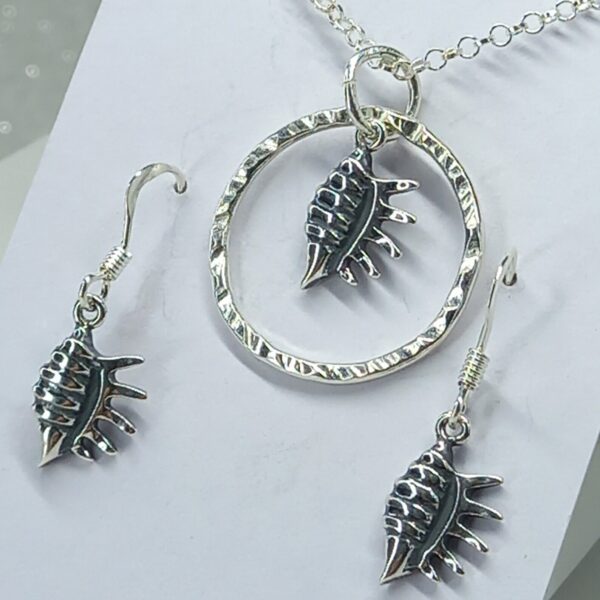 Sterling Silver Hammered Hoop with Conch Charm Jewellery Set - Bag