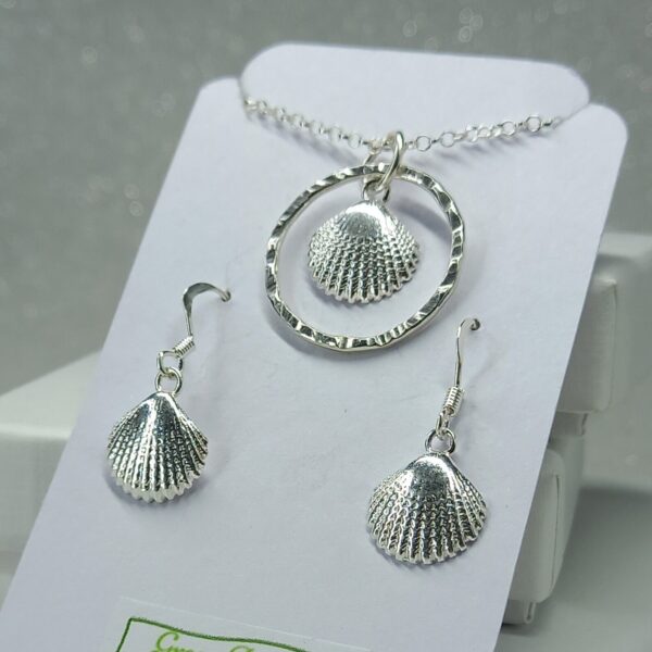 Sterling Silver Hammered Hoop with Scallop Charm Jewellery Set - Bag