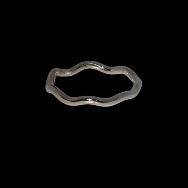 Waves in Silver Ring