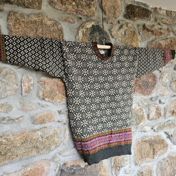 Spruce Oatmilk Tomnaverie Jumper - Medium Standard