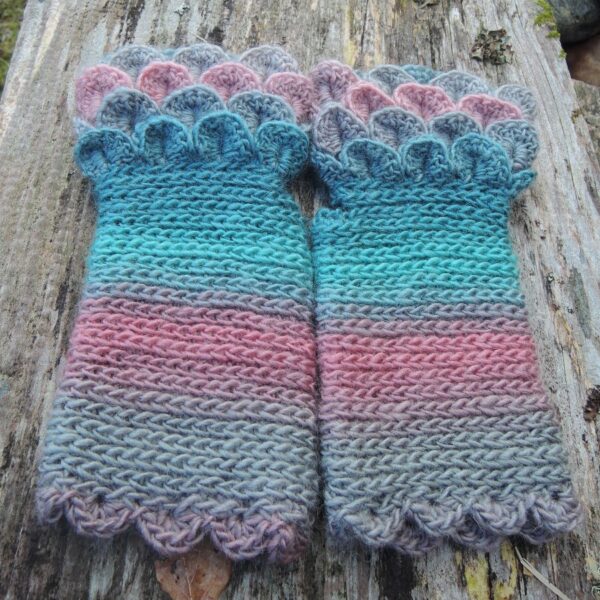 Hyacinth Crochet Fingerless Gloves