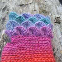 Pansy Crochet Fingerless Gloves thumbnail