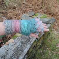 Hyacinth Crochet Fingerless Gloves thumbnail
