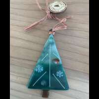 Fused Glass Green Tree Decoration thumbnail