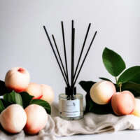 White Peach and Cardamom Reed Diffuser thumbnail