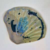 Pottery Scallop Shell thumbnail