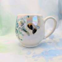 Porcelain Green Honeycomb Bee Mug thumbnail