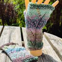 Highland Hills Fingerless Gloves thumbnail