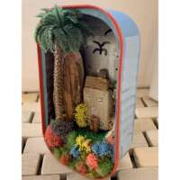 Tinned Cottage and Palm Tree Diorama thumbnail