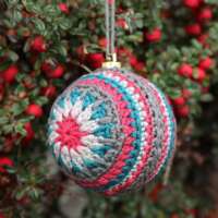 Multi-Coloured Crochet Christmas Bauble Pink Star thumbnail