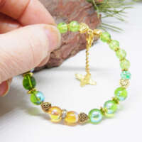 Green Glass Memory Wire Bracelet thumbnail