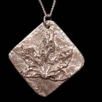 Canadian Friendship Pendant thumbnail