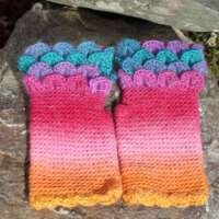 Candy Crush Crochet Fingerless Gloves thumbnail