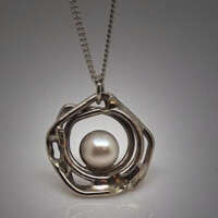 Nesting Pearl Necklace thumbnail