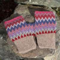 Berry Mittens with Beige Cuff thumbnail