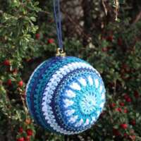 Snow Burst Crochet Christmas Bauble thumbnail