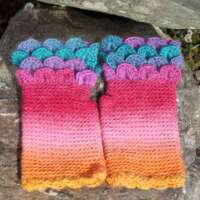 Tulips Crochet Fingerless Gloves thumbnail