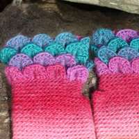 Tulips Crochet Fingerless Gloves thumbnail