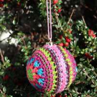 Venus Crochet Christmas Bauble thumbnail
