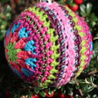 Venus Crochet Christmas Bauble thumbnail
