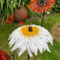 Fused Glass White Daisy Garden Stake thumbnail